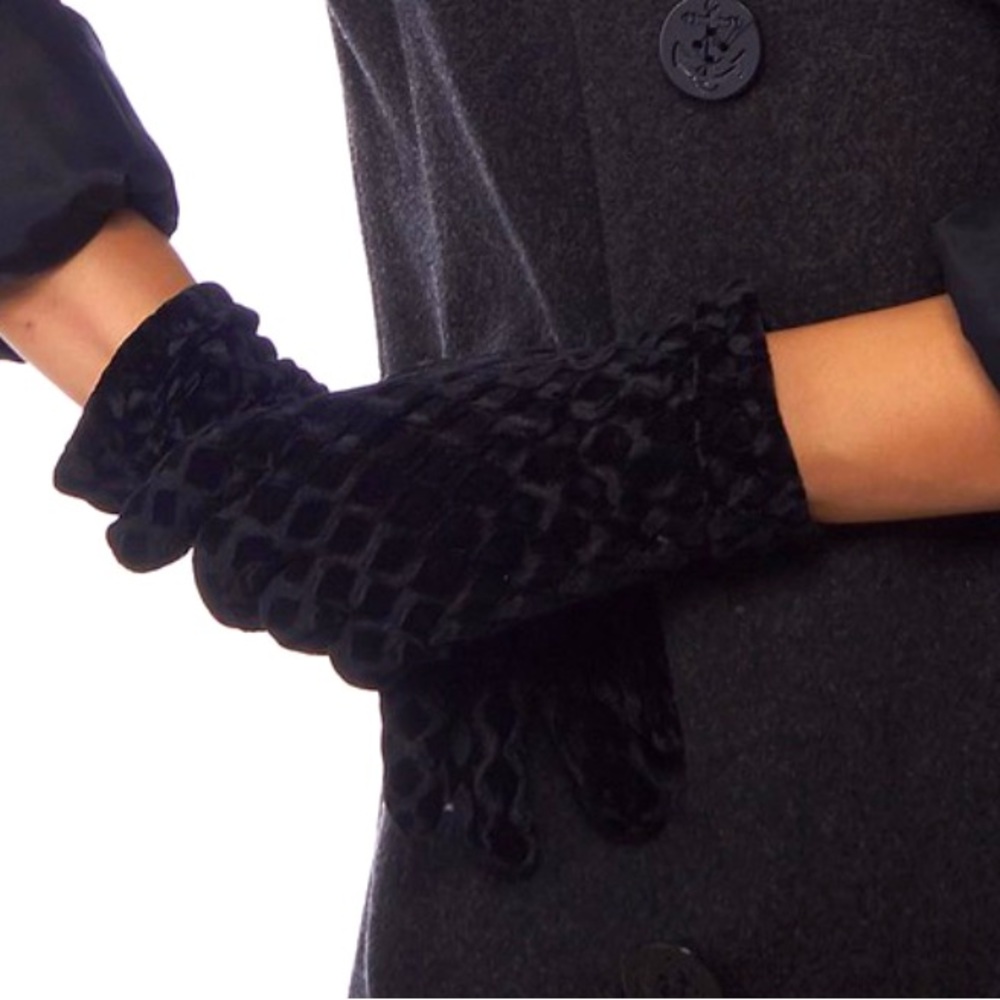 Textured Treasure Velvet Gloves with Thinsulate Lining